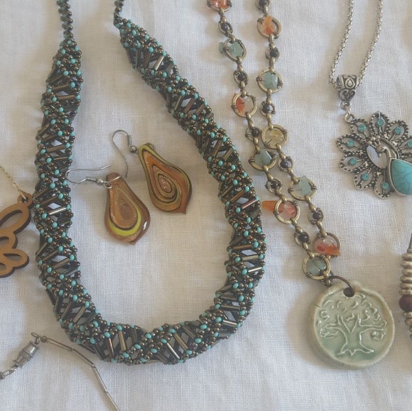 *Sold* jewelry lot - Picture 4 of 5